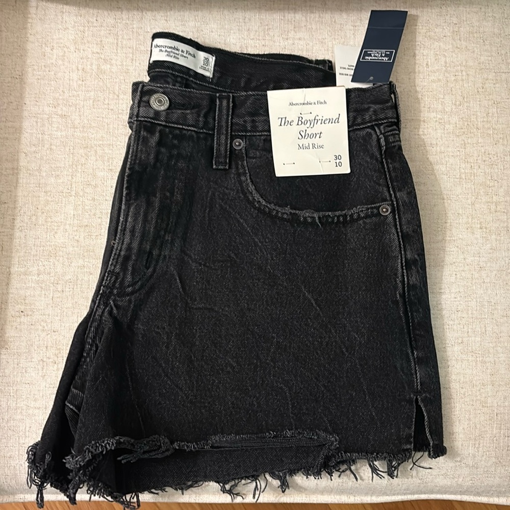 NWT Abercrombie & Fitch boyfriend cut off short size 30